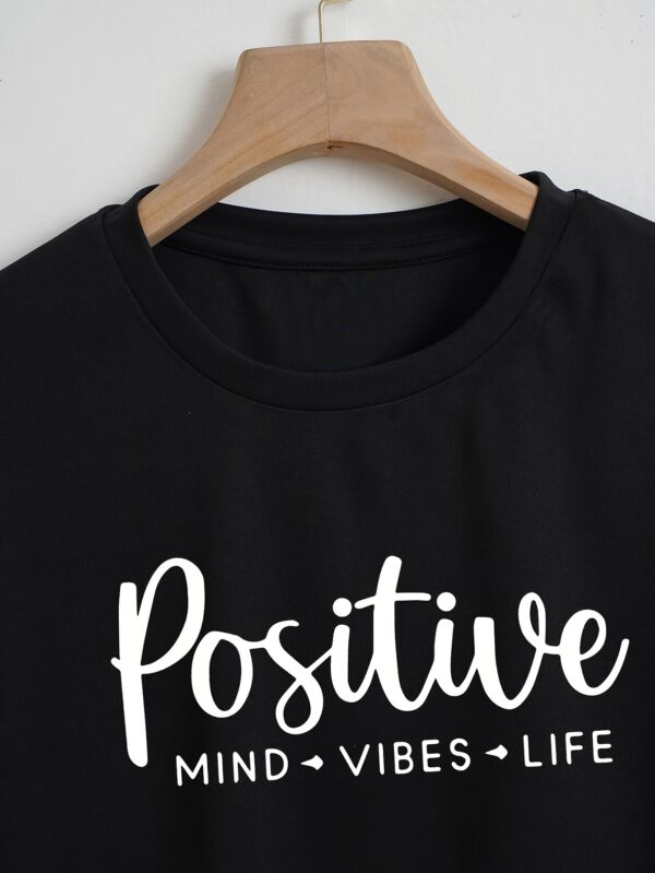 Short T-Shirt with Letter Patterns for Targeted Streaming - Image 5