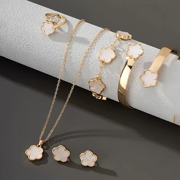 Lucky Clover Bracelet, Necklace, Earrings, Bracelet, Ring Five-piece Set - Image 4