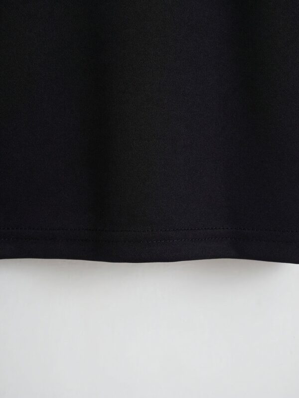 Short T-Shirt with Letter Patterns for Targeted Streaming - Image 3