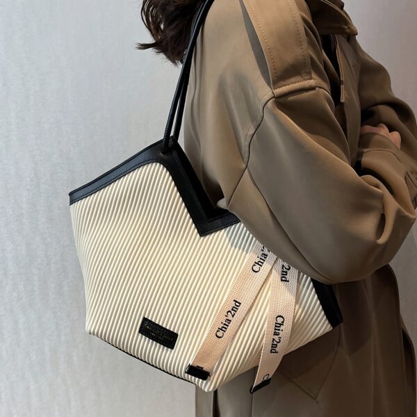 Women's Fashion Tote Bag - Image 2