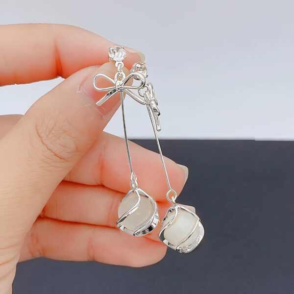 1 Pair Elegant Butterfly Bow Earrings - Image 3
