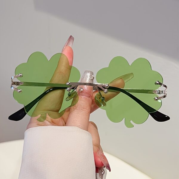 Women's Oversized Four-Leaf Clover Fashion Glasses - Image 2