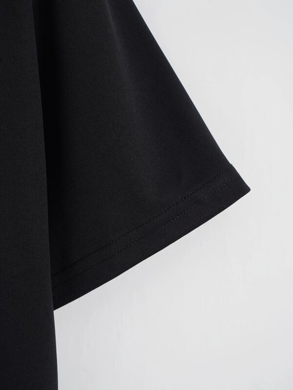 Short T-Shirt with Letter Patterns for Targeted Streaming - Image 4