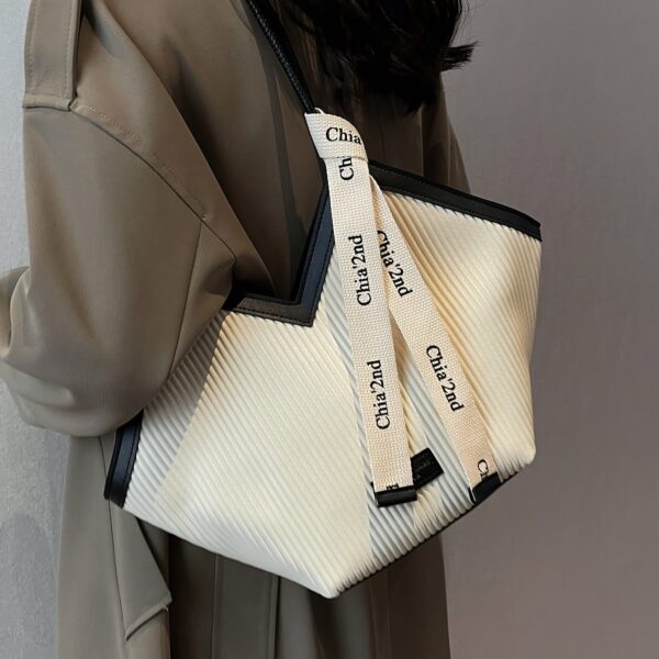 Women's Fashion Tote Bag - Image 6