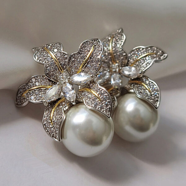 Gorgeous Flower Imitation Pearl Earrings