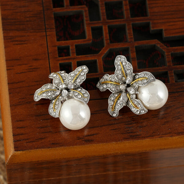 Gorgeous Flower Imitation Pearl Earrings - Image 5