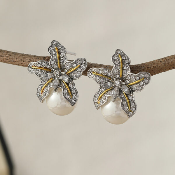 Gorgeous Flower Imitation Pearl Earrings - Image 3