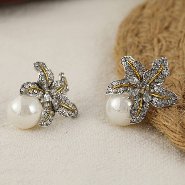 Gorgeous Flower Imitation Pearl Earrings - Image 7