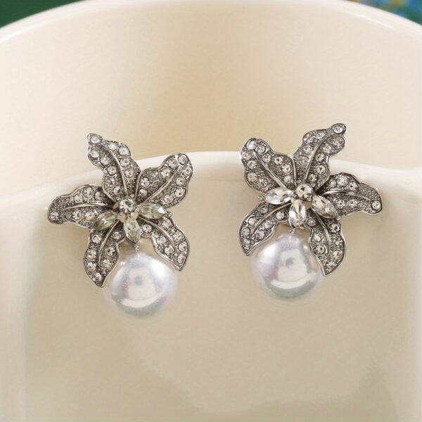 Gorgeous Flower Imitation Pearl Earrings - Image 2