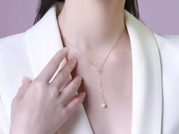 Exquisite Clavicle Chain Fringed Pearl Necklace - Image 2